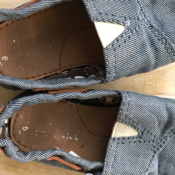 Buy☝️get☝️Toms Blue jean slip on’s & B.O.C sandals - Picture 7 of 8